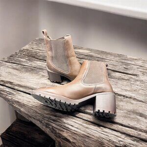 Woman's Boots Thursday Boot Company 8.5 Brown